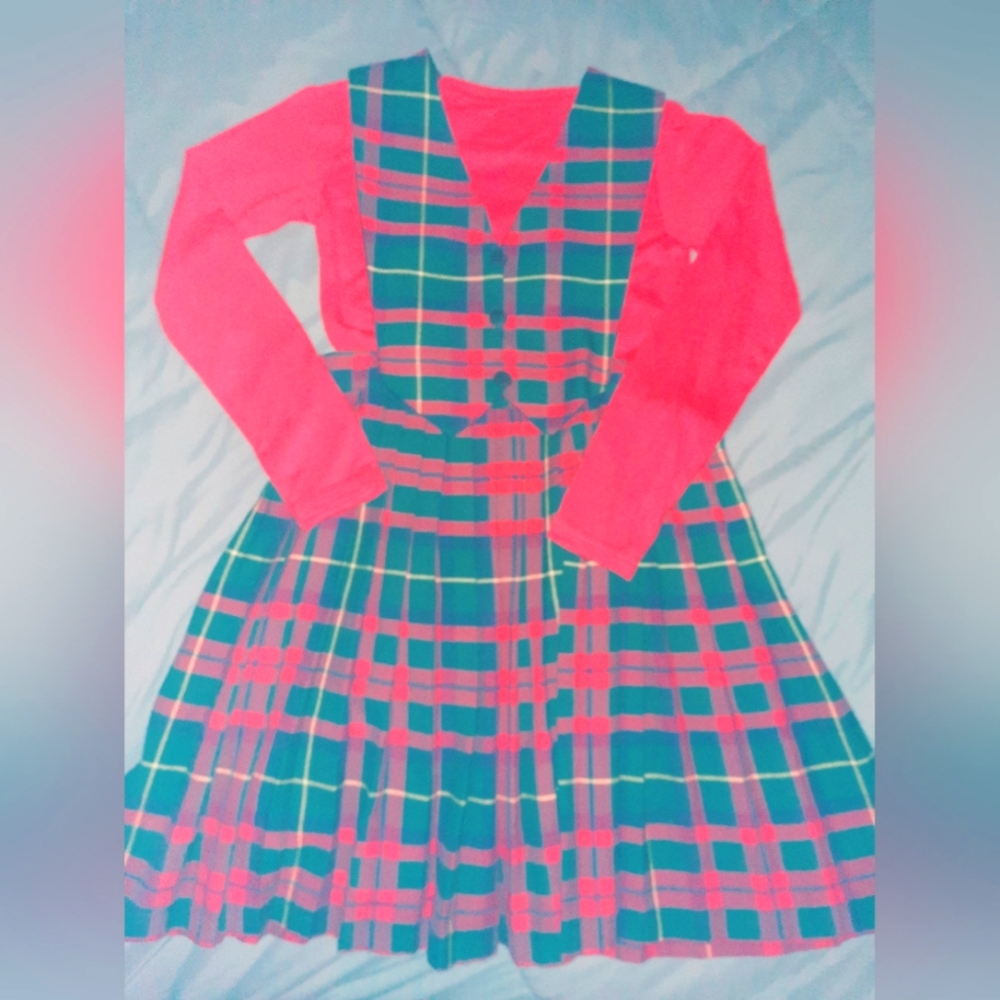 Girls size 6/7 Authentic Irish Plaid Jumper by O'Neils of Dubin.